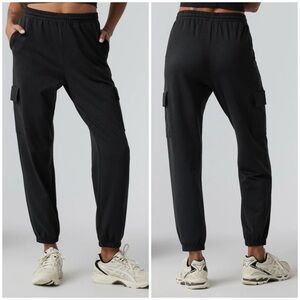 Vuori Boyfriend Cargo Sweatpants in Black Heather [1825]